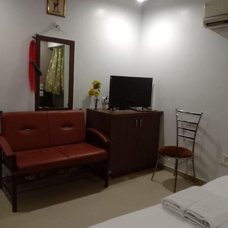 Hotel Rajdhani Hālol Zewnętrze zdjęcie